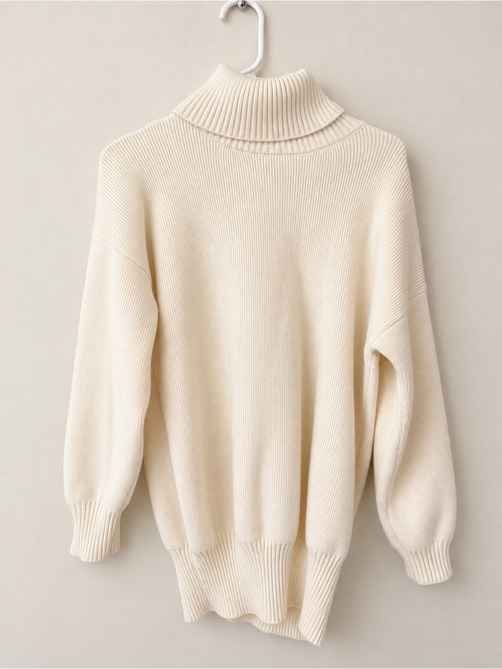 Forever 21 Cream Ribbed Turtleneck Sweater – Size Medium